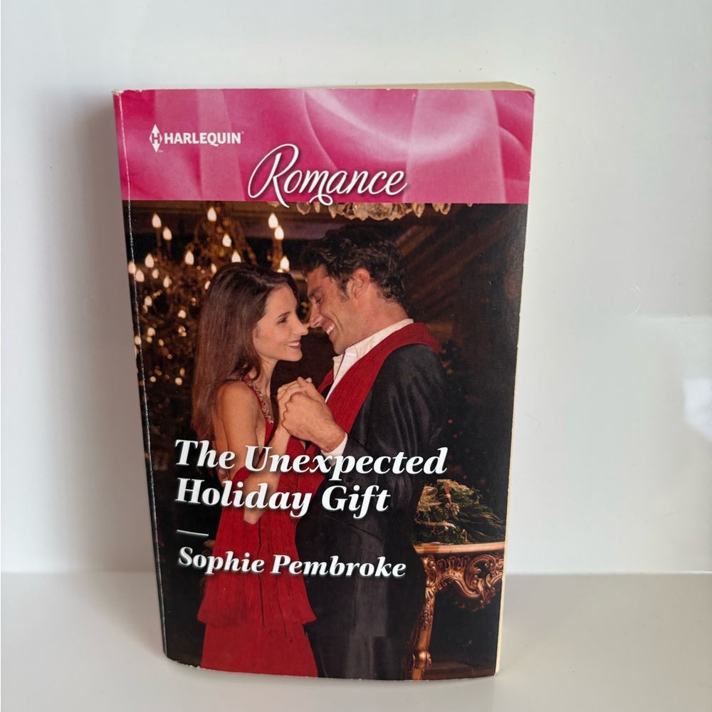 📚 3/$25 📚 The Unexpected Holiday Gift by Sophie Pembroke